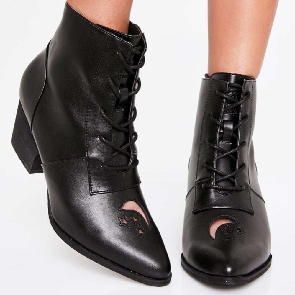 YRU Aura Moon Boots